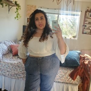 Meet your Posher, Rebeca